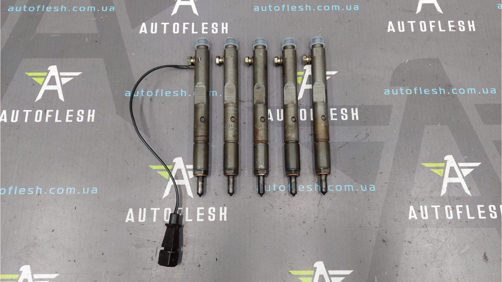 Форсунка топливная A0000101651, A0000101551 Mercedes E-Class G-Class Sprinter Vario бу Форсунка топливная A0000101651, A0000101551 Mercedes E-Class G-Class Sprinter Vario бу